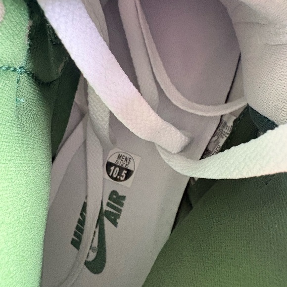 ***NEW*** Jordan 1 High Green and White Sneakers - Picture 6 of 6
